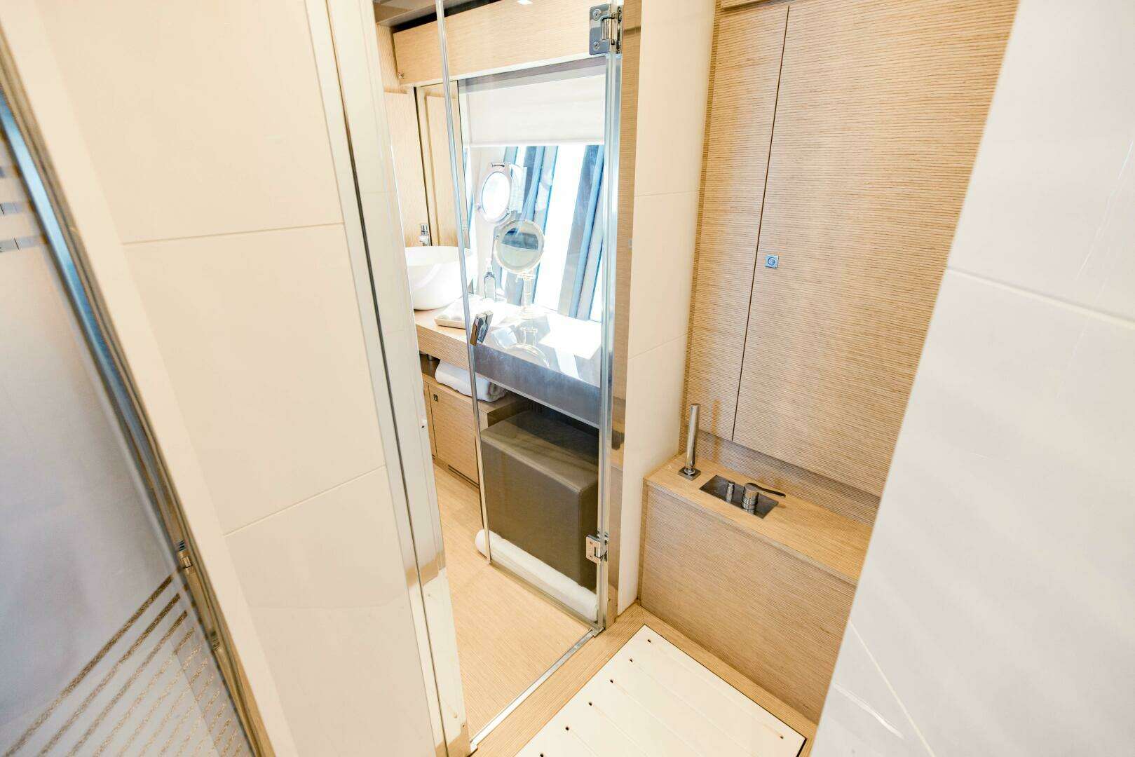 2017 Ferretti Yachts 75 for sale